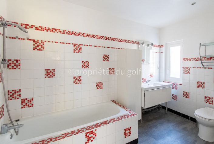 Image No.19-6 Bed House for sale