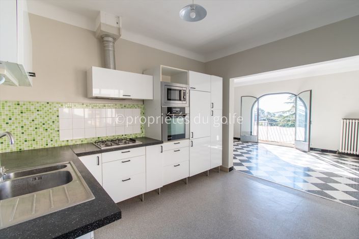 Image No.8-6 Bed House for sale