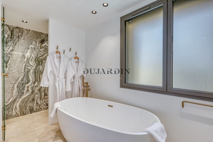 Image No.19-5 Bed House for sale