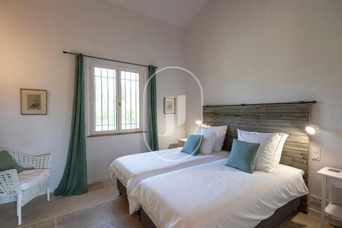 Image No.12-5 Bed House for sale