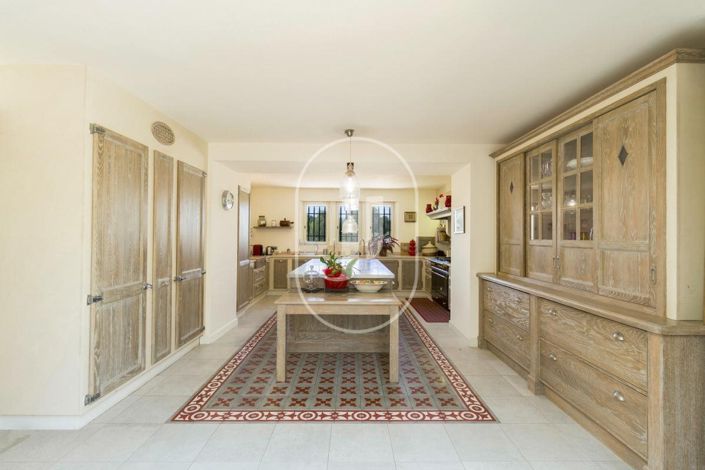 Image No.6-10 Bed House for sale