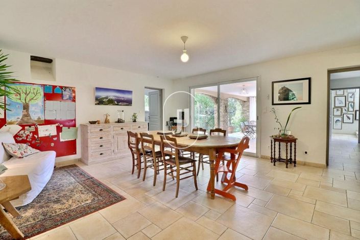 Image No.10-5 Bed House for sale