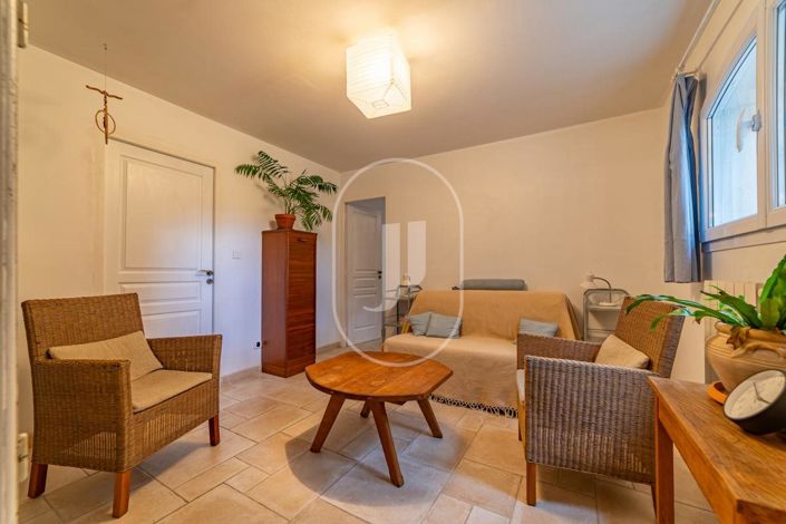 Image No.12-5 Bed House for sale