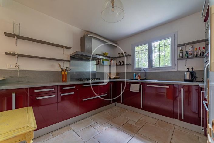 Image No.9-5 Bed House for sale