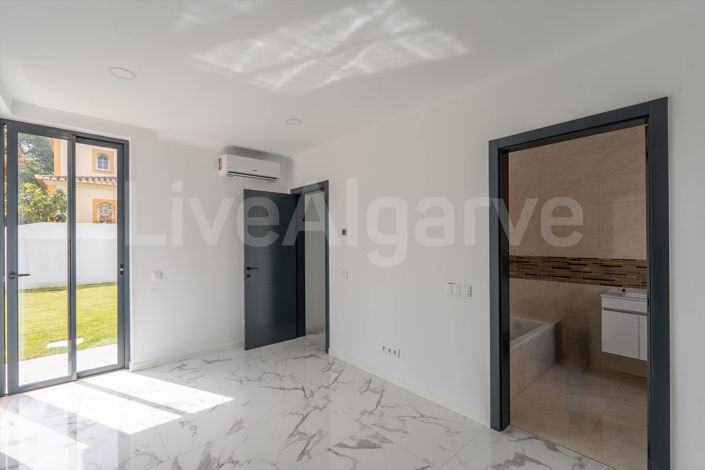 Image No.10-4 Bed House for sale