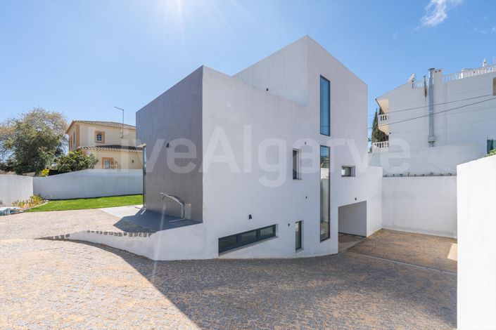Image No.26-4 Bed House for sale
