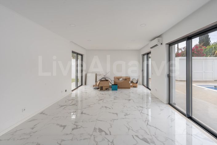 Image No.7-4 Bed House for sale