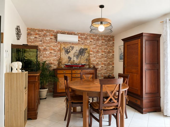 Image No.7-3 Bed House for sale