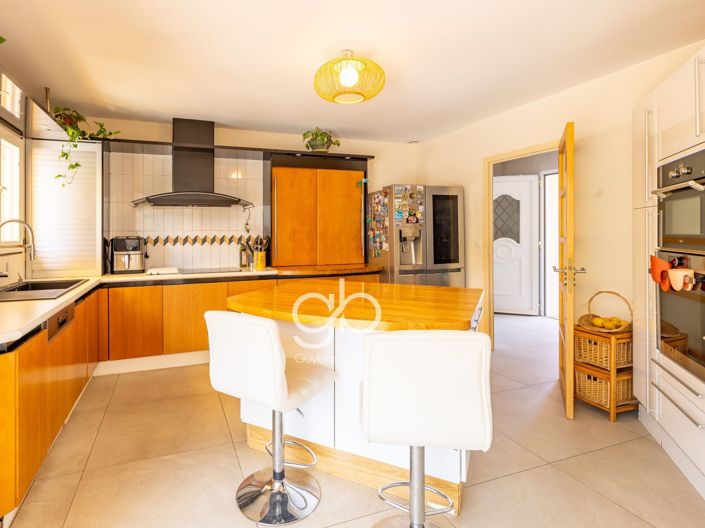 Image No.8-4 Bed House for sale