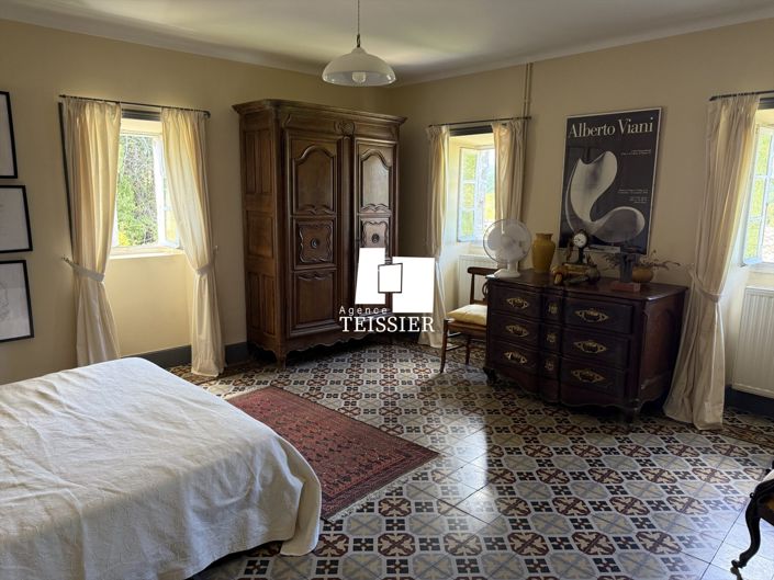 Image No.25-6 Bed House for sale