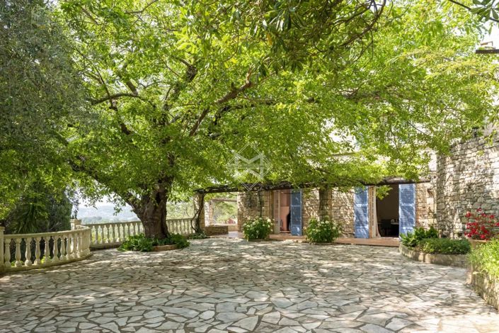 Image No.4-8 Bed House for sale
