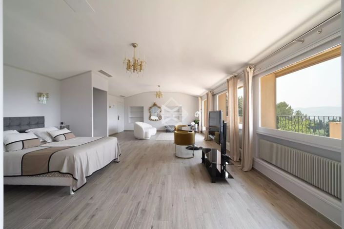 Image No.7-8 Bed House for sale
