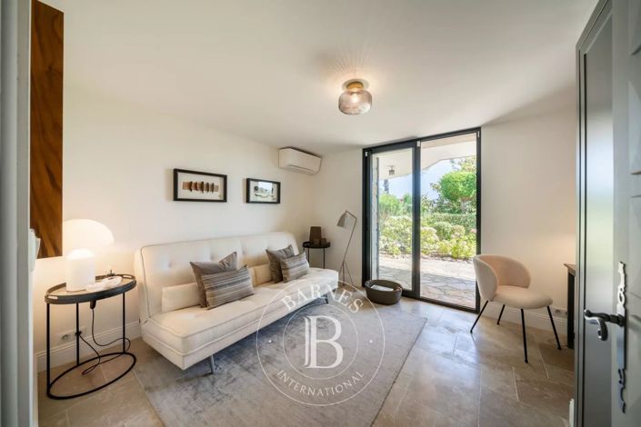 Image No.18-4 Bed House for sale