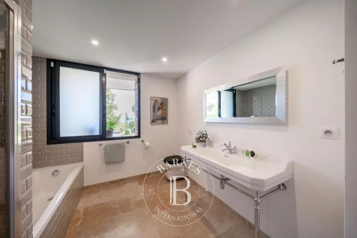 Image No.19-4 Bed House for sale