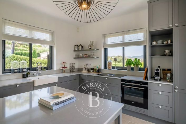 Image No.30-4 Bed House for sale