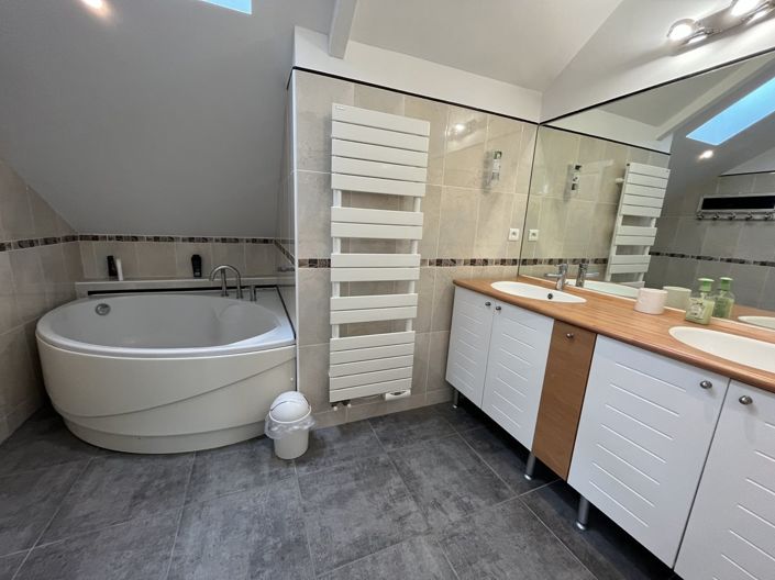 Image No.7-5 Bed House for sale