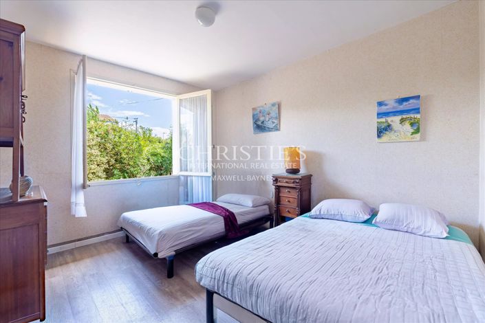 Image No.10-3 Bed House for sale