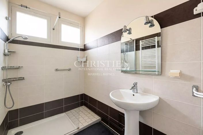 Image No.9-3 Bed House for sale