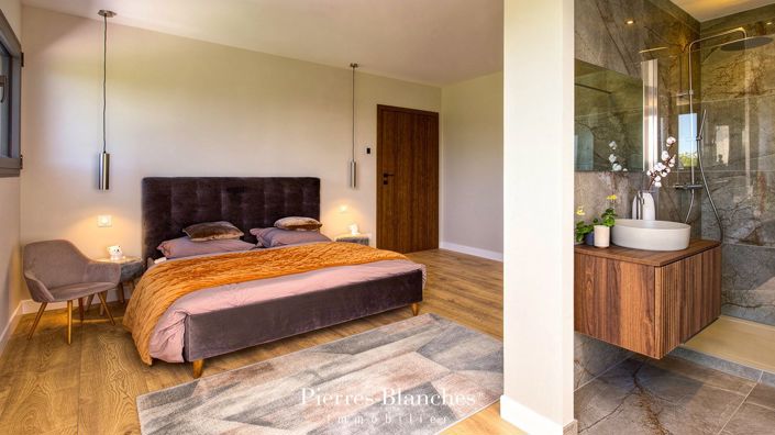 Image No.13-4 Bed House for sale