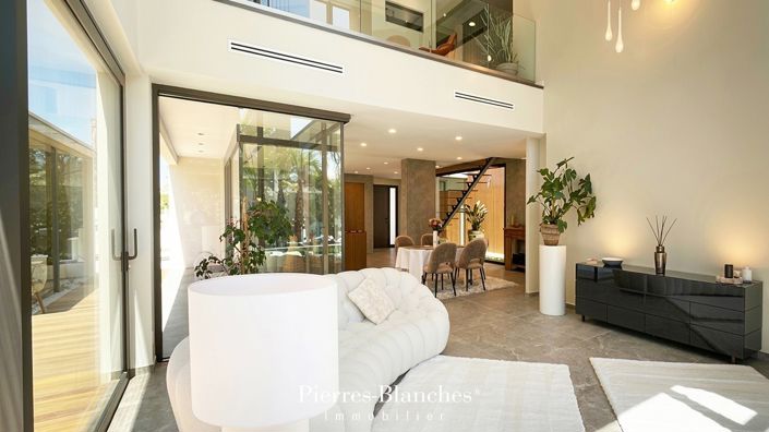 Image No.3-4 Bed House for sale