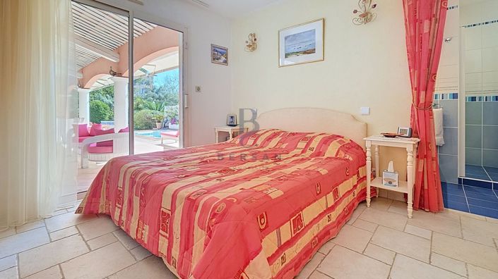 Image No.17-5 Bed House for sale