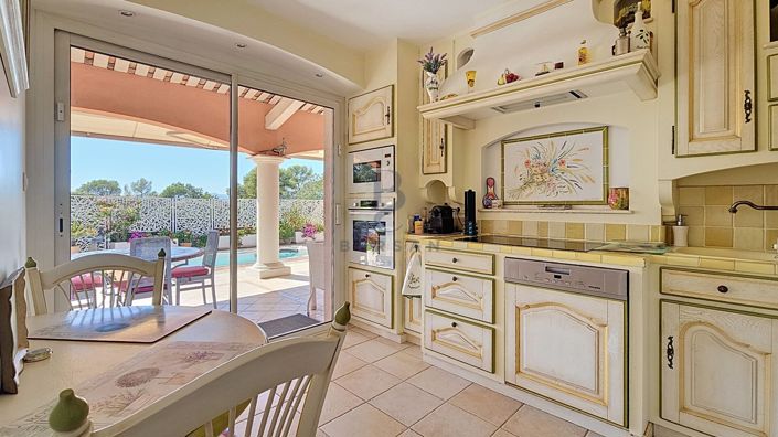Image No.7-5 Bed House for sale