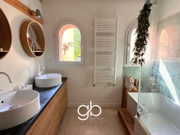Image No.18-5 Bed House for sale