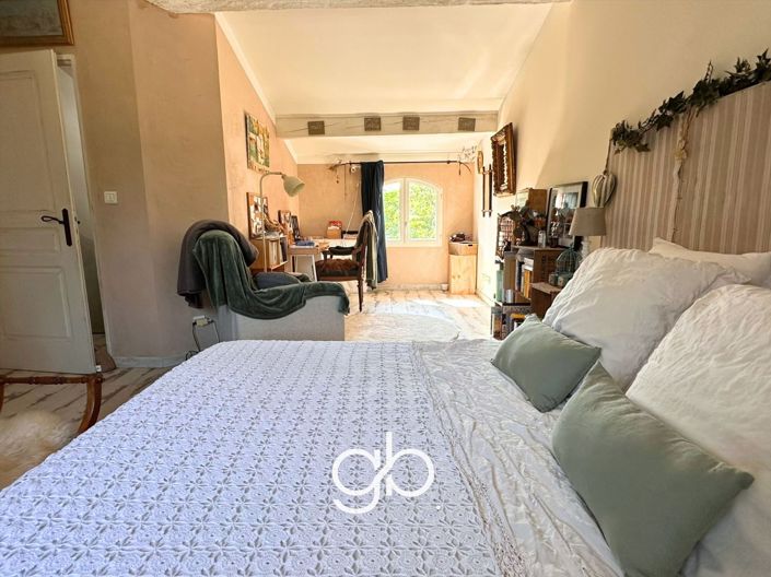 Image No.19-5 Bed House for sale