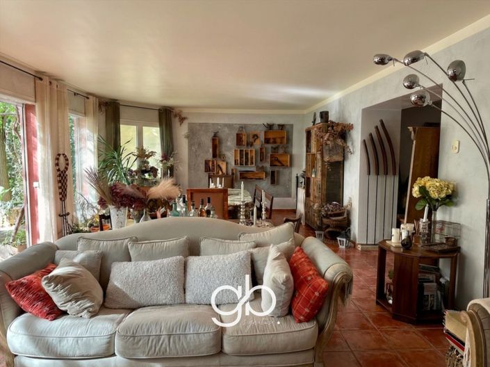 Image No.5-5 Bed House for sale