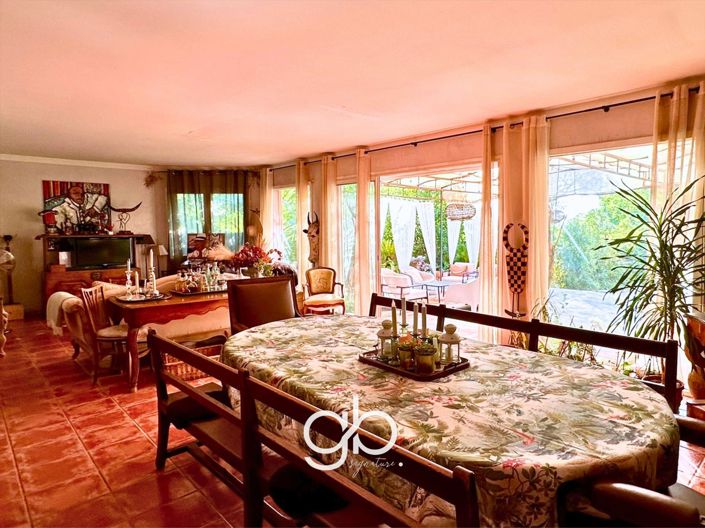 Image No.9-5 Bed House for sale