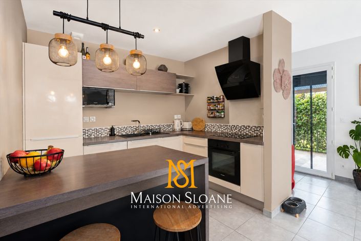 Image No.8-3 Bed House for sale