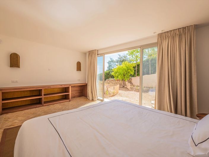 Image No.18-4 Bed House for sale