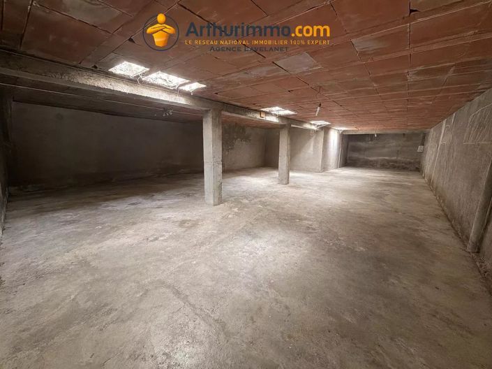 Image No.18-8 Bed House for sale