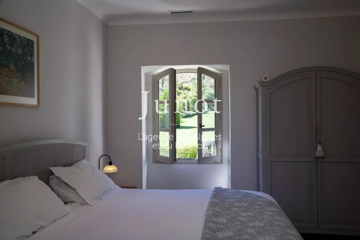Image No.43-5 Bed House for sale