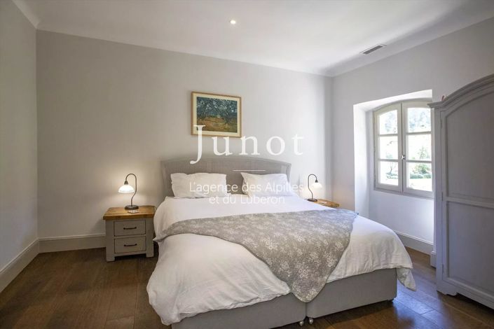 Image No.45-5 Bed House for sale