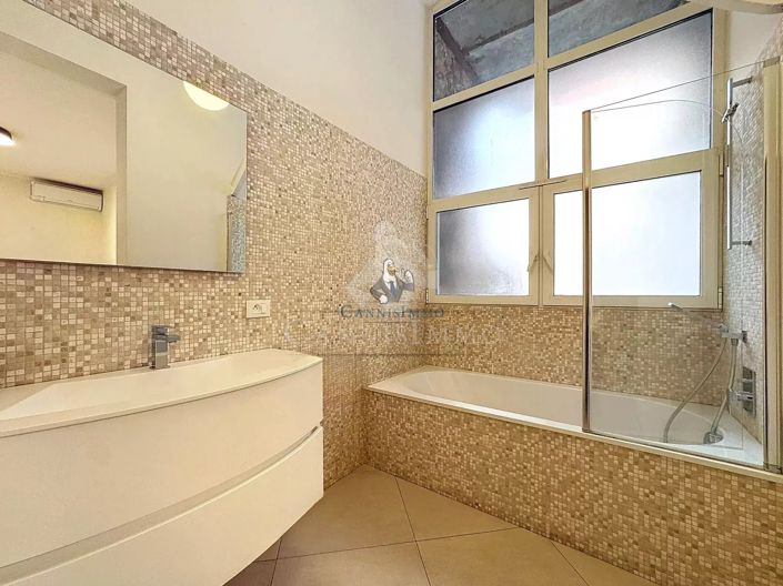 Image No.8-3 Bed Apartment for sale