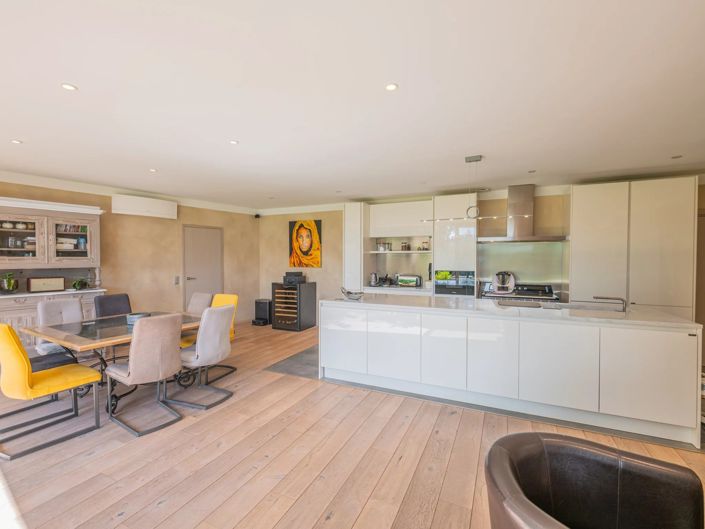 Image No.10-4 Bed House for sale
