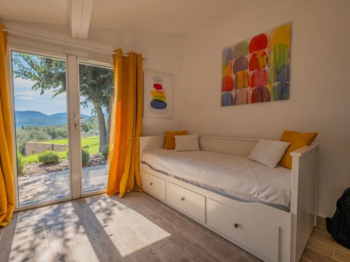 Image No.18-4 Bed House for sale