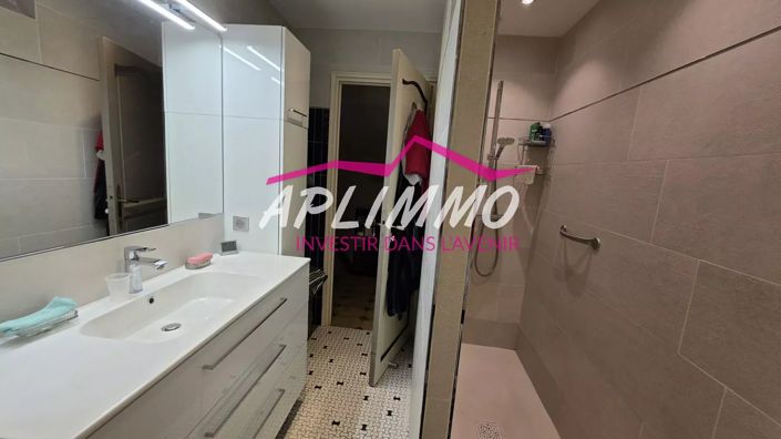 Image No.9-3 Bed House for sale