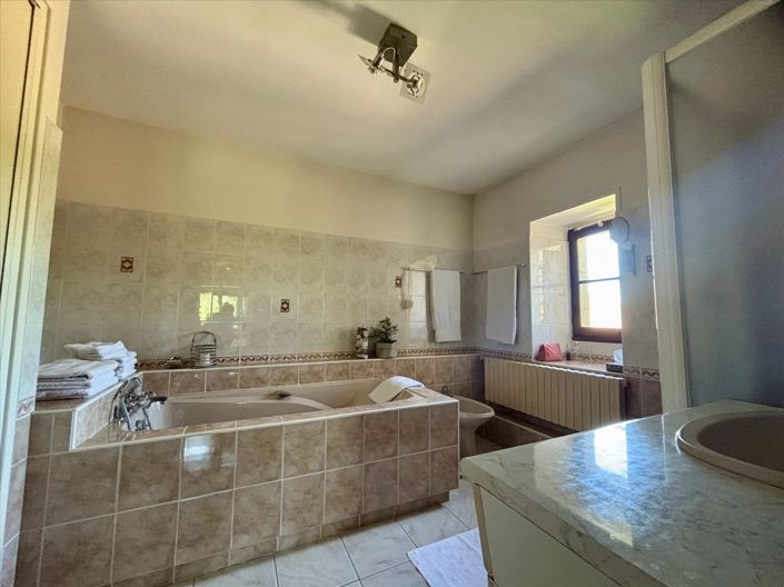 Image No.19-4 Bed House for sale