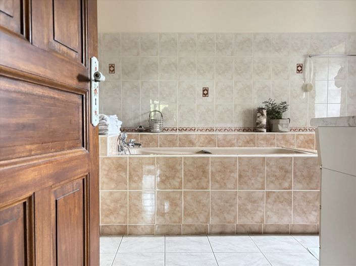 Image No.30-4 Bed House for sale
