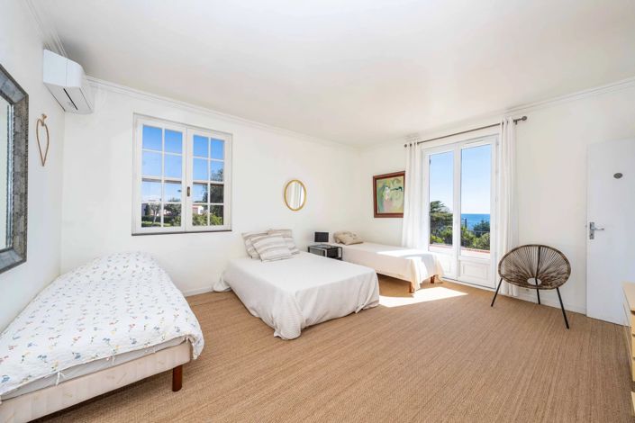 Image No.24-6 Bed House for sale