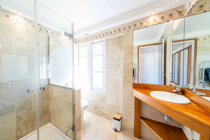 Image No.25-6 Bed House for sale