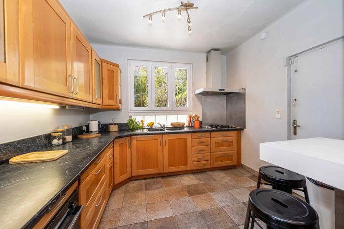 Image No.26-6 Bed House for sale