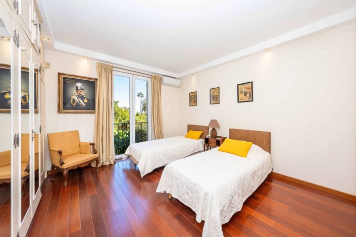 Image No.40-6 Bed House for sale