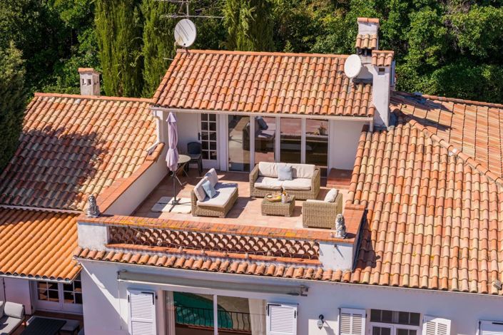 Image No.8-6 Bed House for sale