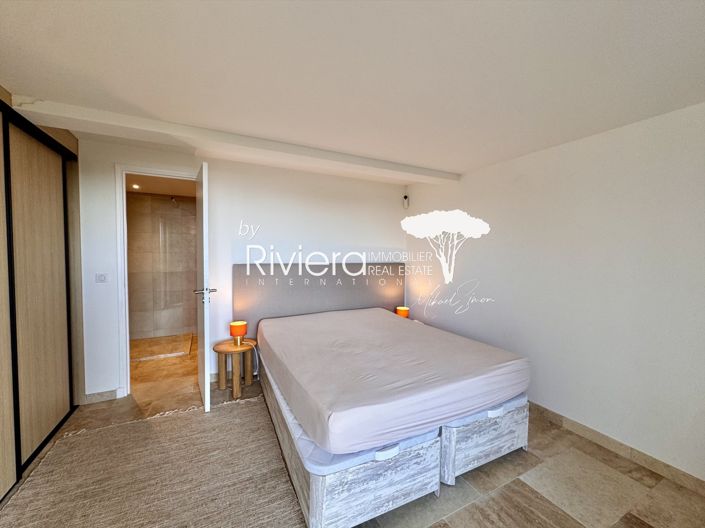 Image No.21-5 Bed House for sale