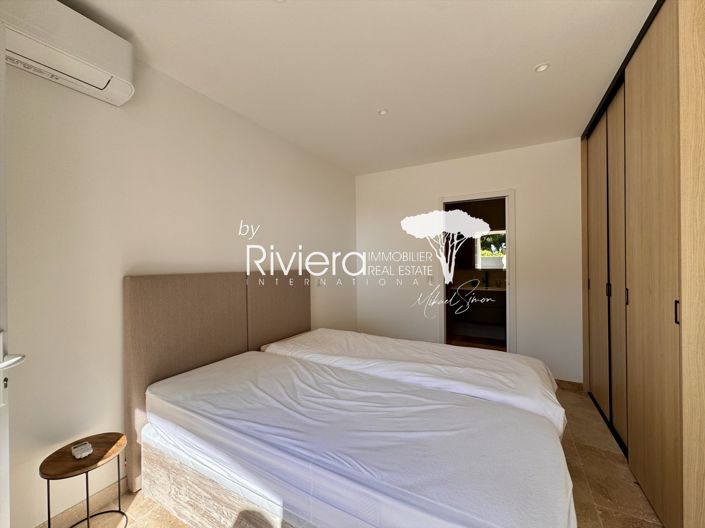 Image No.24-5 Bed House for sale