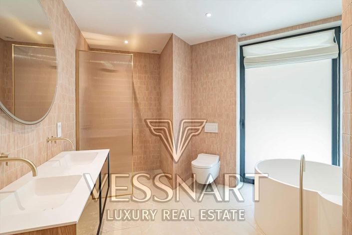 Image No.8-7 Bed House for sale
