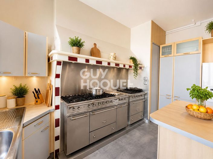 Image No.6-5 Bed House for sale
